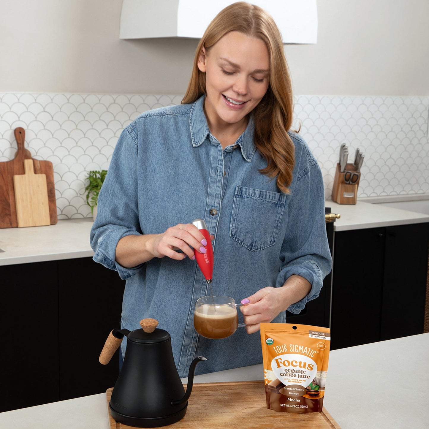 focus-organic-coffee-latte-mocha-r2 focus-latte-mocha-lifestyle1-2026.jpg